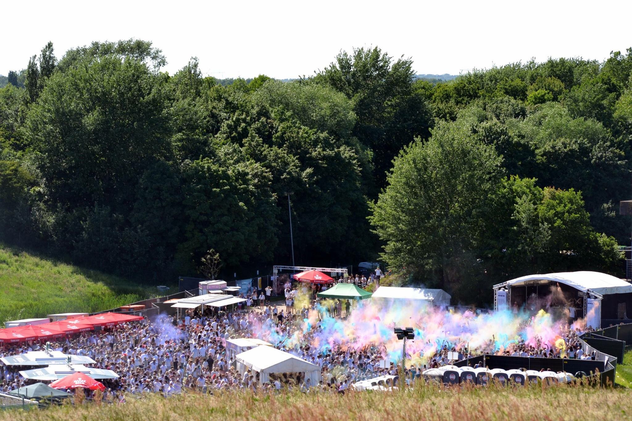 Und hier noch weitere Eindrücke vom Holi Fest am Osternburger Utkiek.