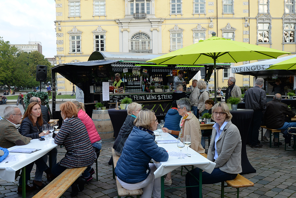 Weinfest auf dem Oldenburger Schlossplatz.